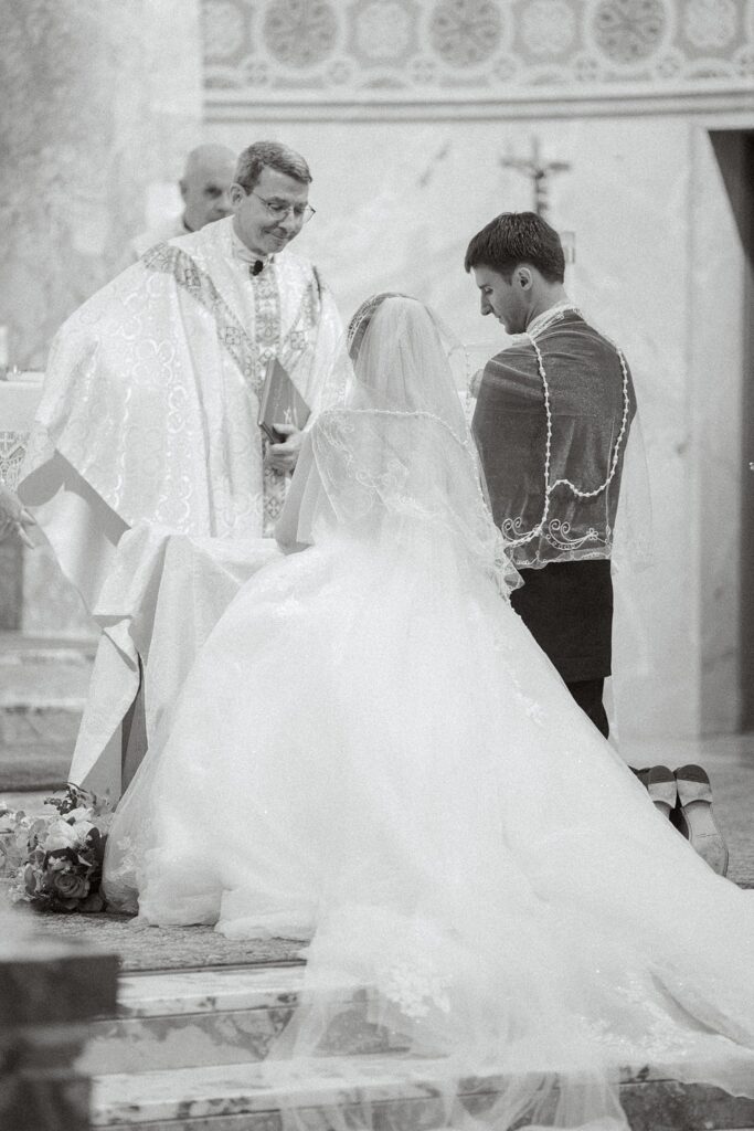 catholic-wedding-care-cloth-tradition-lasso
